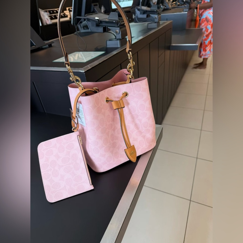 NWT！COACH Rowan Bucket Bag In Signature Canvas With Charms（CEA23）
